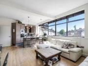 Flat to rent in Villiers Road, Willesden NW2