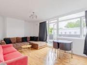 Flat to rent in Wandsworth Road, London SW8