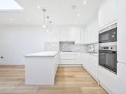 Flat to rent in Warwick Road, High Barnet, Barnet EN5