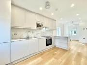 Flat to rent in Warwick Road, New Barnet, Barnet EN5