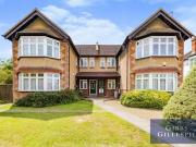 Flat to rent in West End Court, West End Avenue, Pinner HA5