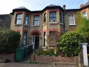 Flat to rent in Westbury Road E17