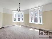 Flat to rent in Windmill Hill, Enfield,...