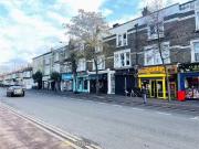 Flat to rent, Lea Bridge Road, Leyton, London, E10...