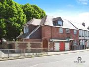 Flat to rent, St. Pancras, Chichester, PO19 £1,100 pcm Flat to rent, St. Pancras, Chichester, PO19 £1,100 pcm