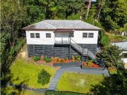 FLOOD FREE HOME IMMACULATELY PRESENTED