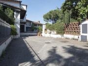 FONDO COMMERCIALE di 2 vani e di 180 mq CAMPI BISENZIO...