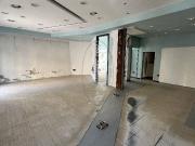 FONDO COMMERCIALE in VENDITA a VIAREGGIO