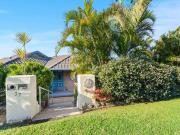 FOOTSTEPS TO THE BEACH