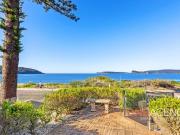 STYLISH BEACHFRONT APARTMENT !