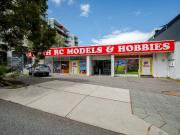 FOR LEASE High Exposure Retail/Showroom/Warehouse