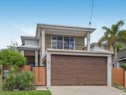 For Lease: Stunning 5 Bedroom Family Home in East Brisbane