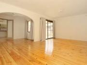 Cozy 121 Capital Avenue, Glen Waverley, VIC 3150 House...