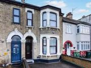 Cozy 1 BA 2 bedroom flat for rent in Palmerston Road,...