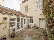 Cheap 1 BA 3 bedroom cottage for rent in The Mall,...