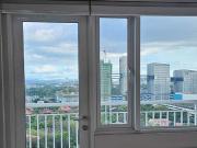 FOR RENT! 1 BEDROOM CONDO W/BALCONY AT GRASS RESIDENCES