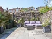 For Rent! 2 bedroom apartment for rent in Beaconsfield...