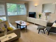Unique 2 bedroom flat for rent in West Cliff Road,...