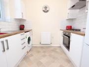 Cheap 2 bedroom property for rent in Southcote Road,...