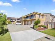 For Rent! 2 BR 6/3 Angie Court, Mermaid Waters, QLD 4218