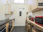For Rent 3 Bedroom Shared Living/roommate London London... For Rent 3 Bedroom Shared Living/roommate London London...