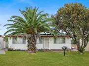 Rental! 3 BR 2 Lakeside Drive, Kanahooka, NSW 2530