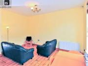 Nice Apt 2 9, Ulsterville Avenue