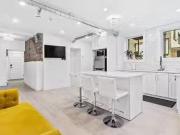 Deal! B3 3660 Av. Du Musée, Montréal Ville Marie, QC,...