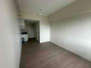 FOR RENT BARE UNIT AT HAWTHORNE HEIGHTS