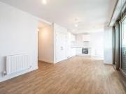 Cozy Flat to rent in Apex Gardens, Tottenham, London N15