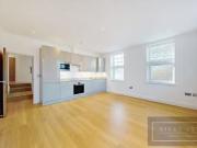 Cozy Flat to rent in Nether Street, London N3