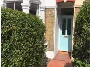 Unique Flat to rent in Twickenham Road, London E11