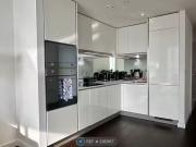 Cozy Flat to rent in Wandsworth Road, London SW8