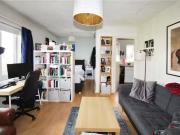 Cozy Gresham Way, London