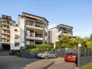 Just in! LEVEL 3/21/16 Norman Crescent, Norman Park, QLD...