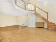 Charming Maisonette to rent in Shrubbery Road, London SW16
