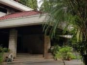 FOR RENT Old House and Lot with Pool in Urdaneta, Makati...