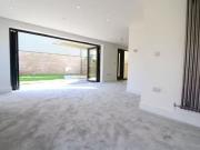 Cozy Property to rent in Meadow Close, Lealand Road,...