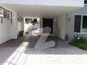 FOR RENT Renovated 6 Bedrooms Triple Storey House F_8/1