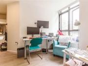 Just in! Studio flat for rent in St. Stephens House,...