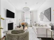Just in! Terraced house to rent in Oakley Street,...