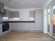 Unique Town house to rent in Braford Close, Milton...