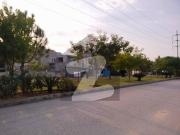 For sale 01 kanal plot with 08 extra land south face...