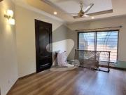 For sale 10 Marla house in Bahria Town Phase 5