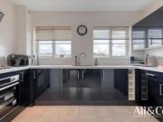 For Sale 1 Bedroom Shared Living/roommate Grays Essex...