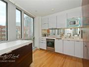 For Sale 1 Bedroom Shared Living/roommate Londres Great...