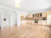 For Sale 1 Bedroom Shared Living/roommate Londres...