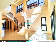 For Sale: 2 Storey House with Attic in Vista Verde...