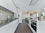 For Sale 3 Bedroom Shared Living/roommate Londres...