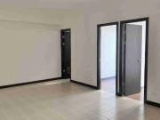 For Sale 3 Bedrooms Lipat Agad Condo in Makati near...